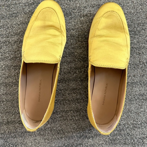 Women’s Shiny, Vibrant Yellow Loafers Banana Republic - Picture 2 of 8
